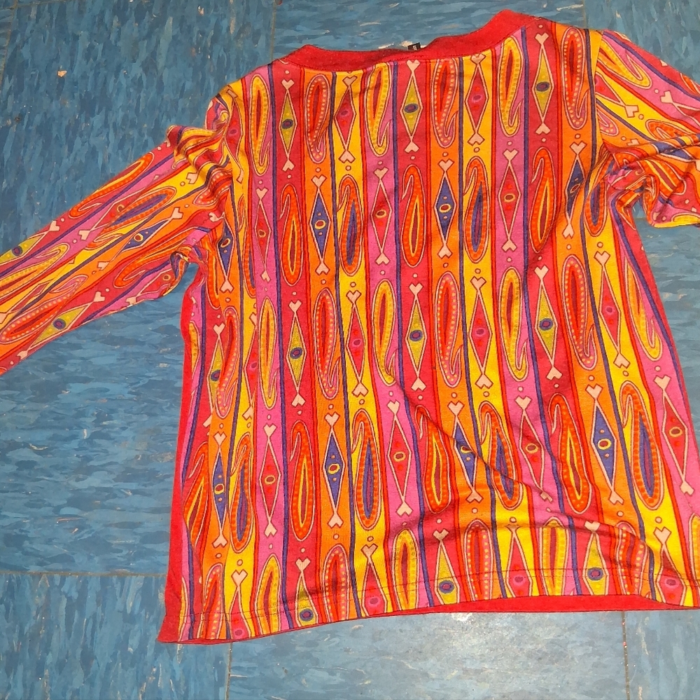 UNIQUE AND RADIANT LYNN RITCHIE ABSTRACT ART BLOUSE. - Picture 3 of 10